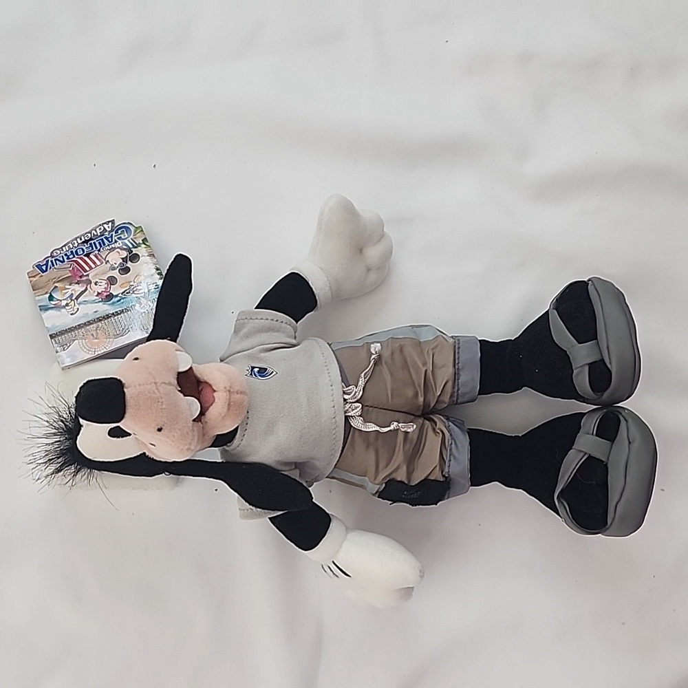 NWT Disney California Adventure Beach Goofy Bean Bag Plush